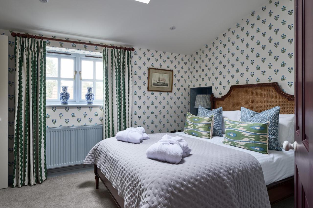 Townhouse Suites- Abbey Row Malmesbury Exterior photo
